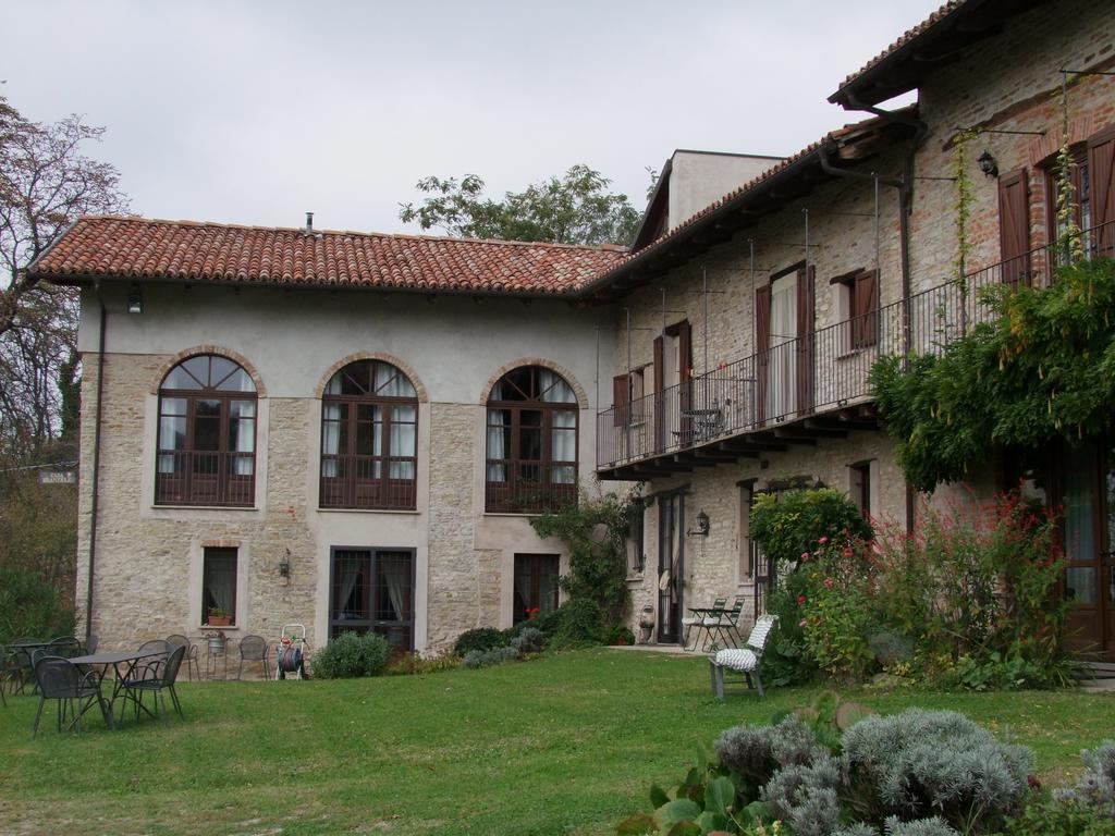 Bed and Breakfast Casa Branzele à Trezzo Tinella Extérieur photo