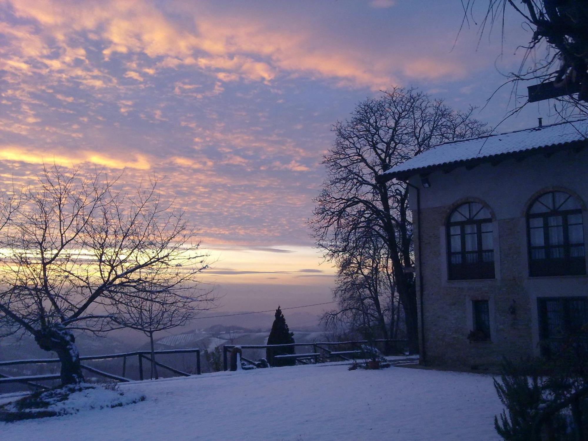 Bed and Breakfast Casa Branzele à Trezzo Tinella Extérieur photo