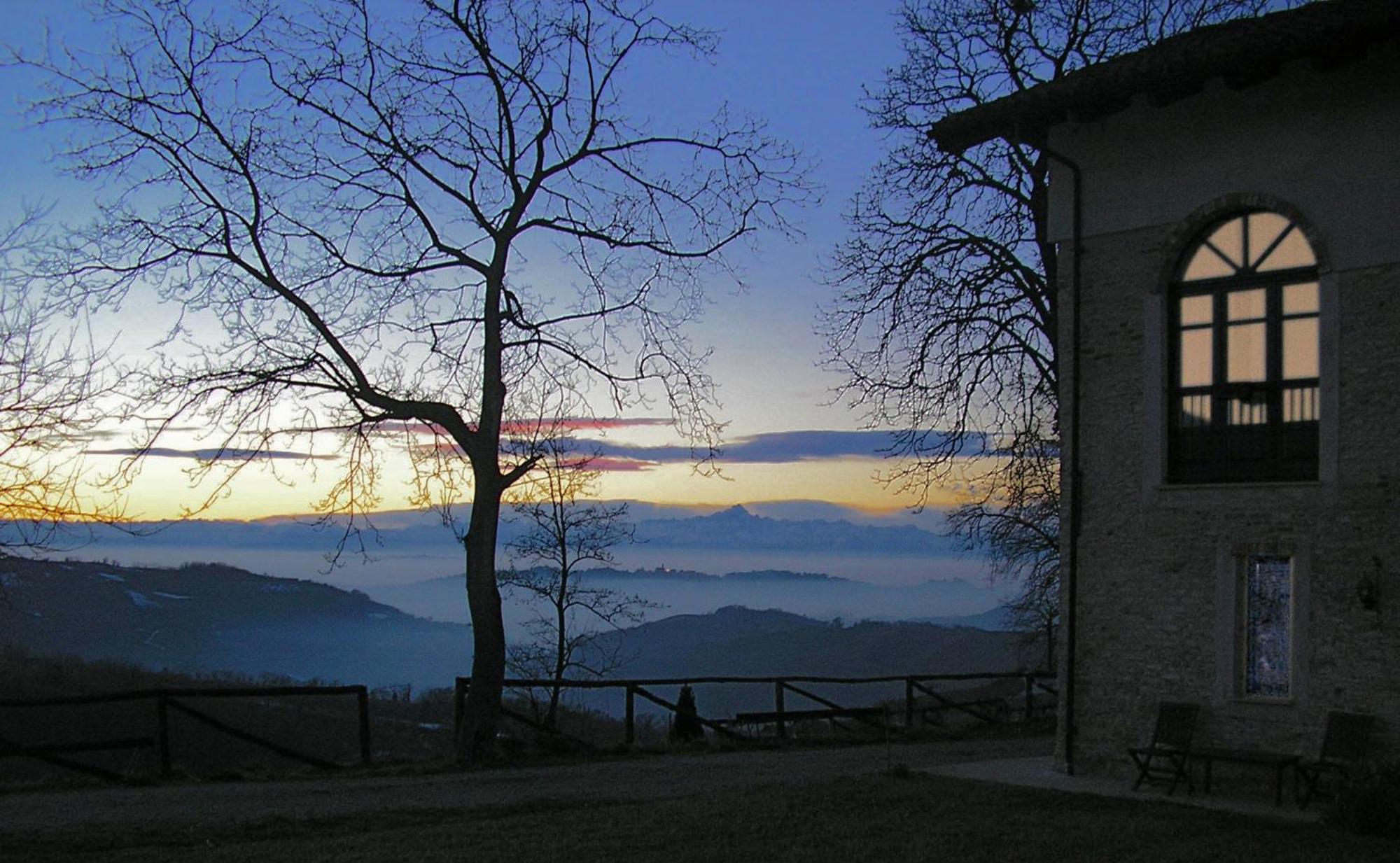 Bed and Breakfast Casa Branzele à Trezzo Tinella Extérieur photo