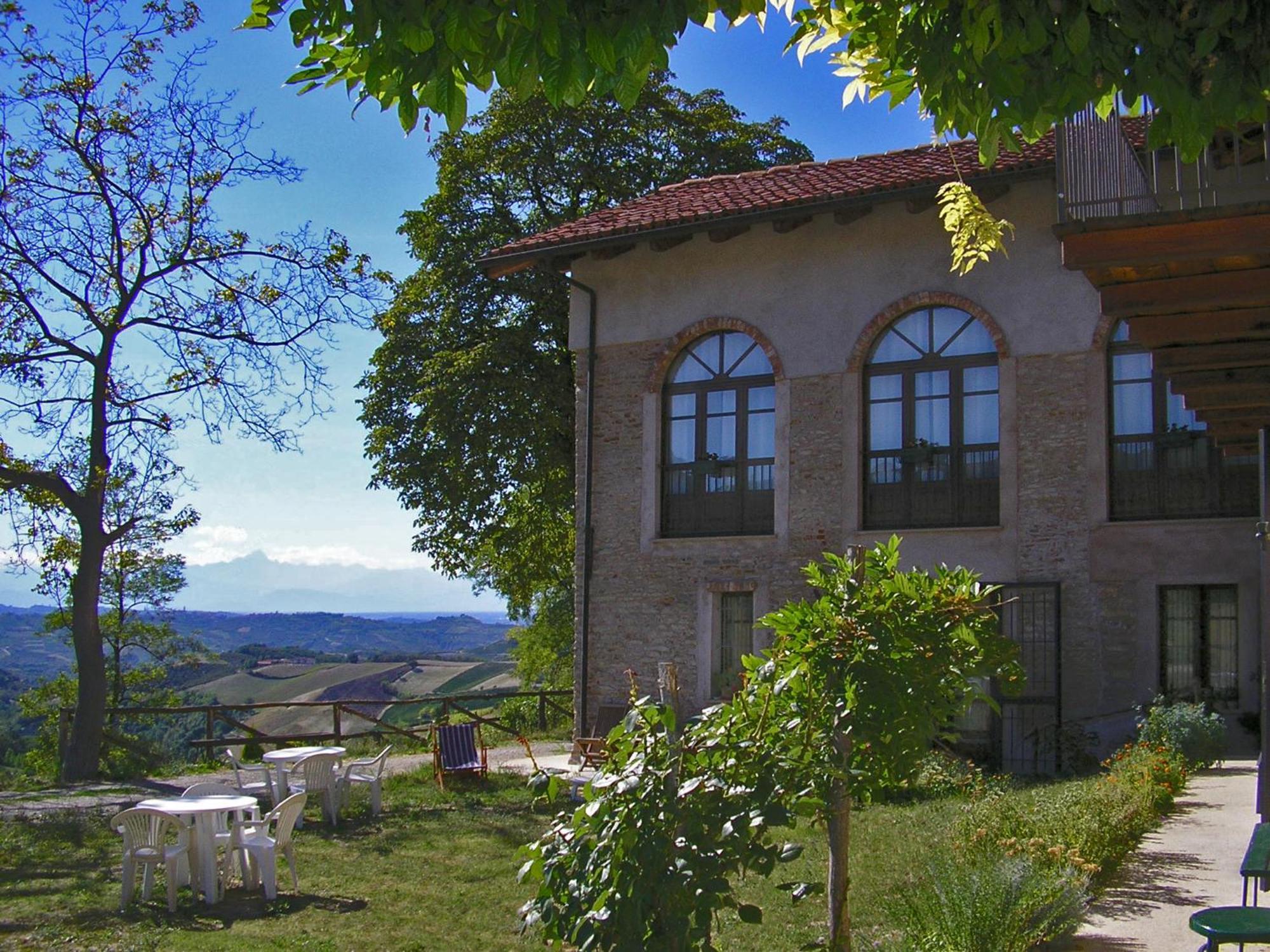 Bed and Breakfast Casa Branzele à Trezzo Tinella Extérieur photo